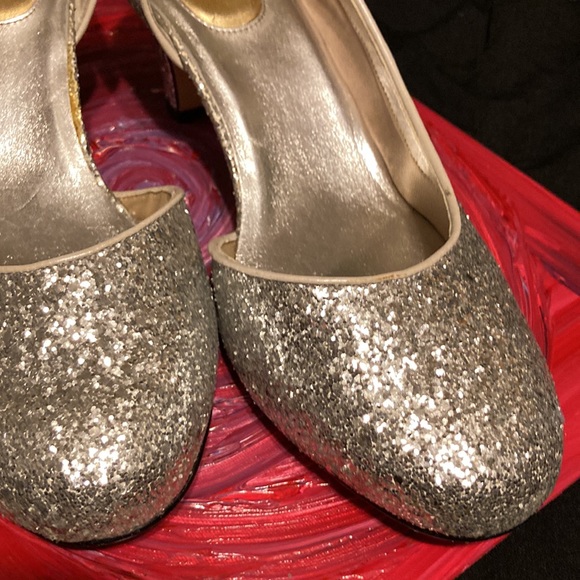 Heels - Picture 5 of 17